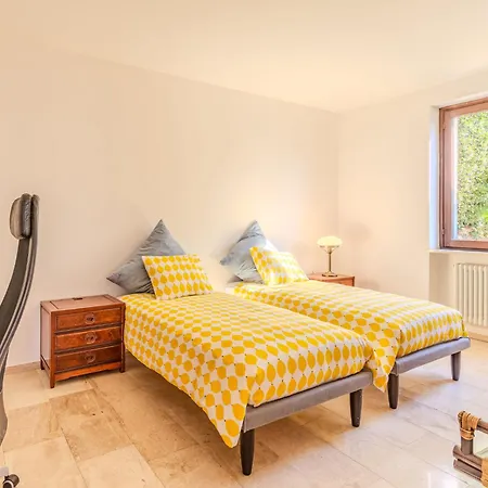Miralago By Interhome